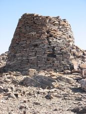 171 BienenkorbgrÑber, 5000 Jahre alt.JPG